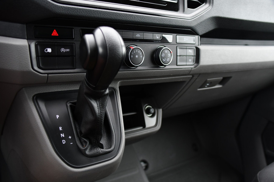 Volkswagen Crafter 35 2.0 TDI L3H3 PB Edition Adaptieve Cruise, Camera, LED, Carplay, Trekhaak, Automaat, 140pk, Sensoren, Multimedia, Uniek!