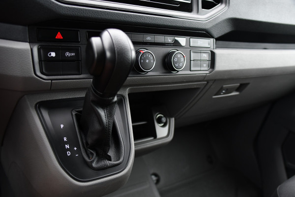 Volkswagen Crafter 35 2.0 TDI L3H3 PB Edition Adaptieve Cruise, Camera, LED, Carplay, Trekhaak, Automaat, 140pk, Sensoren, Multimedia, Uniek!
