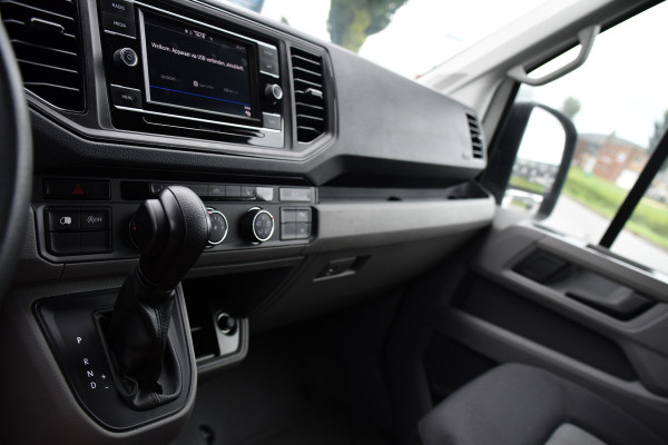 Volkswagen Crafter 35 2.0 TDI L3H3 PB Edition Adaptieve Cruise, Camera, LED, Carplay, Trekhaak, Automaat, 140pk, Sensoren, Multimedia, Uniek!