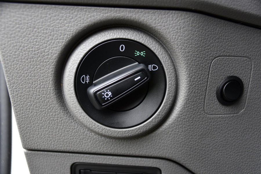 Volkswagen Crafter 35 2.0 TDI L3H3 PB Edition Adaptieve Cruise, Camera, LED, Carplay, Trekhaak, Automaat, 140pk, Sensoren, Multimedia, Uniek!