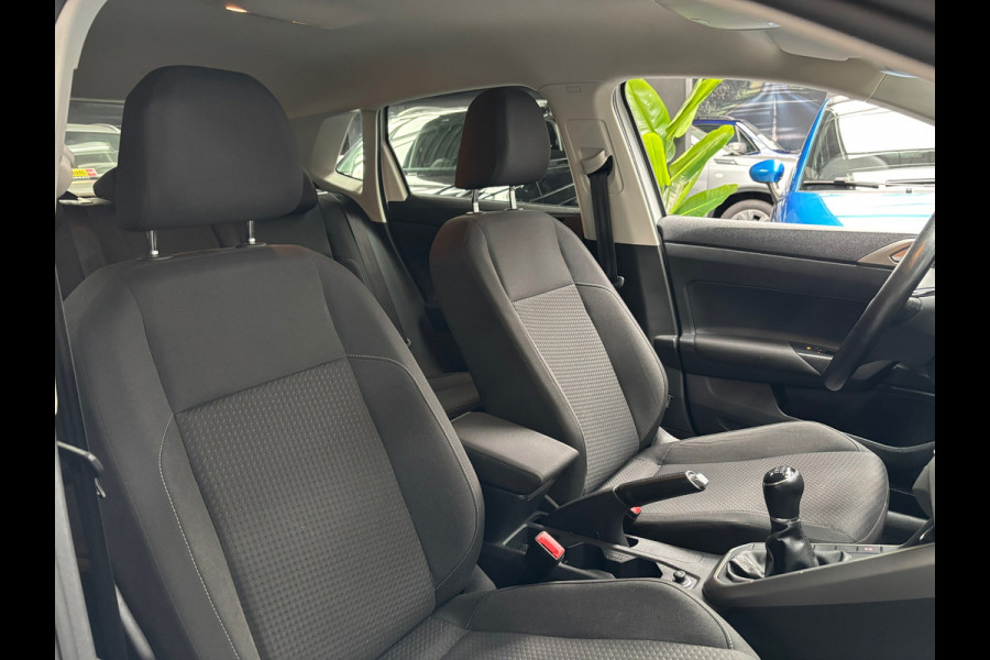 Volkswagen Polo 1.0 TSI Highline Business R / Carplay