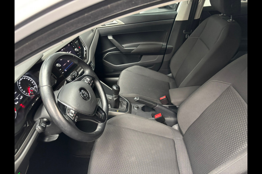 Volkswagen Polo 1.0 TSI Highline Business R / Carplay