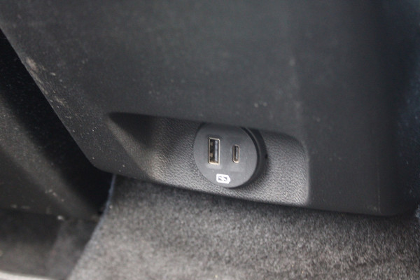 Ford FOCUS Wagon 1.0 EcoBoost Hybrid Active X | Leder! | Adaptieve cruise | Trekhaak | Camera | BLIS