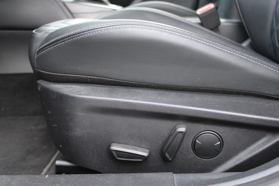 Ford FOCUS Wagon 1.0 EcoBoost Hybrid Active X | Leder! | Adaptieve cruise | Trekhaak | Camera | BLIS