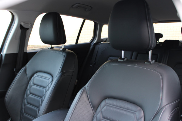 Ford FOCUS Wagon 1.0 EcoBoost Hybrid Active X | Leder! | Adaptieve cruise | Trekhaak | Camera | BLIS