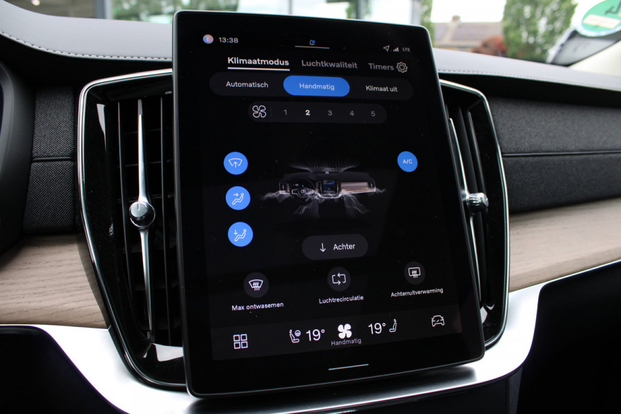 Volvo XC90 2.0 T8 Plug-in hybrid AWD Plus Bright | Luchtvering | BLIS | Panoramadak | 360 Camera