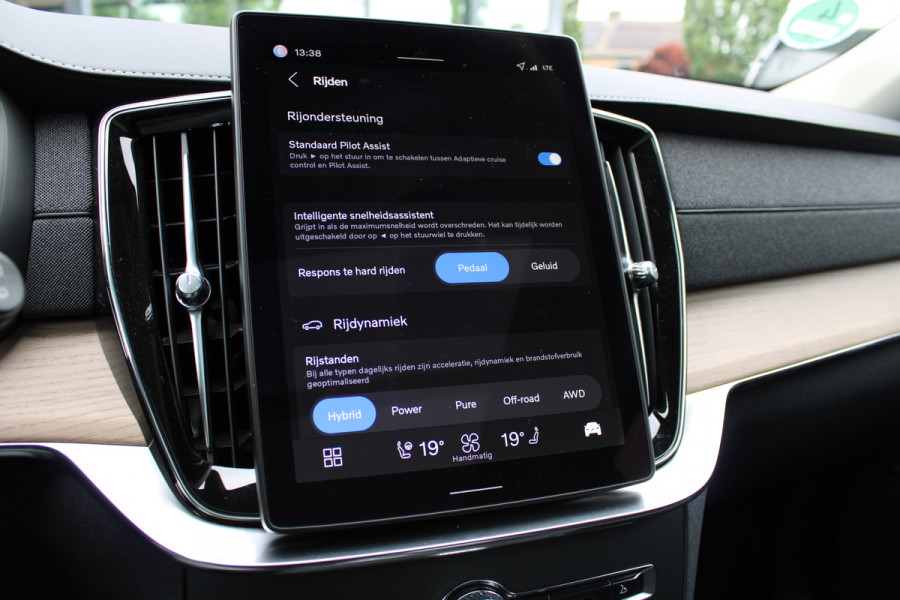 Volvo XC90 2.0 T8 Plug-in hybrid AWD Plus Bright | Luchtvering | BLIS | Panoramadak | 360 Camera