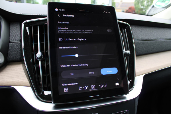 Volvo XC90 2.0 T8 Plug-in hybrid AWD Plus Bright | Luchtvering | BLIS | Panoramadak | 360 Camera