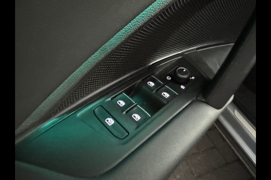 Volkswagen Tiguan 1.5 eHybrid R-Line Business Pano|H/K|Massage|HuD|Trekhaak