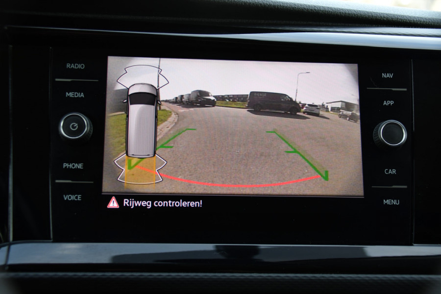 Volkswagen Transporter 2.0 TDI L2H1 30 Bulli Virtual, Cruise, Camera, Carplay, LED, Automaat, 150pk, Multimedia, Sensoren, Airco, Uniek!