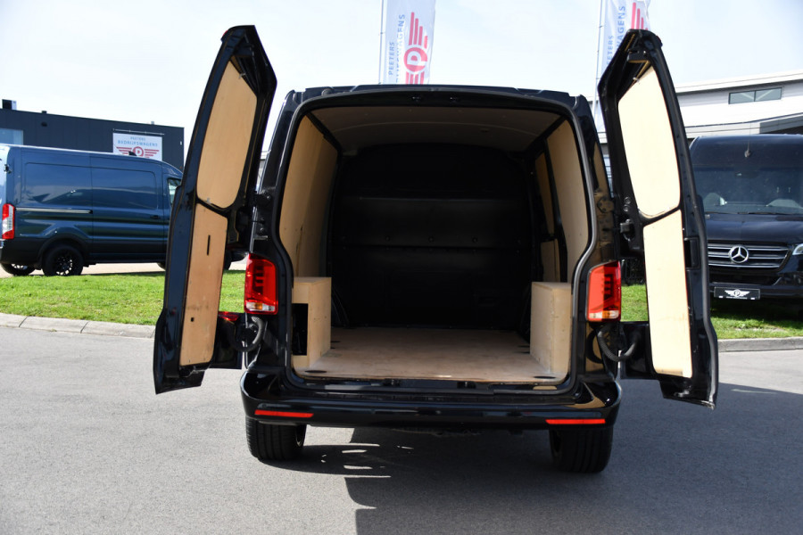 Volkswagen Transporter 2.0 TDI L2H1 30 Bulli Virtual, Cruise, Camera, Carplay, LED, Automaat, 150pk, Multimedia, Sensoren, Airco, Uniek!