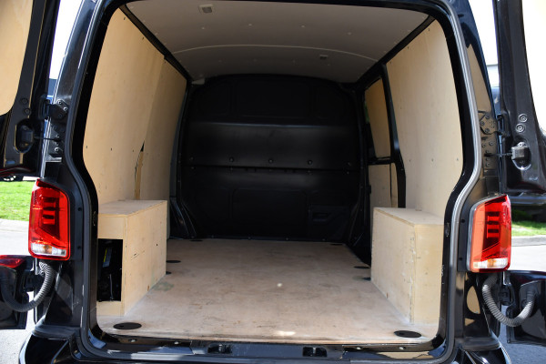 Volkswagen Transporter 2.0 TDI L2H1 30 Bulli Virtual, Cruise, Camera, Carplay, LED, Automaat, 150pk, Multimedia, Sensoren, Airco, Uniek!