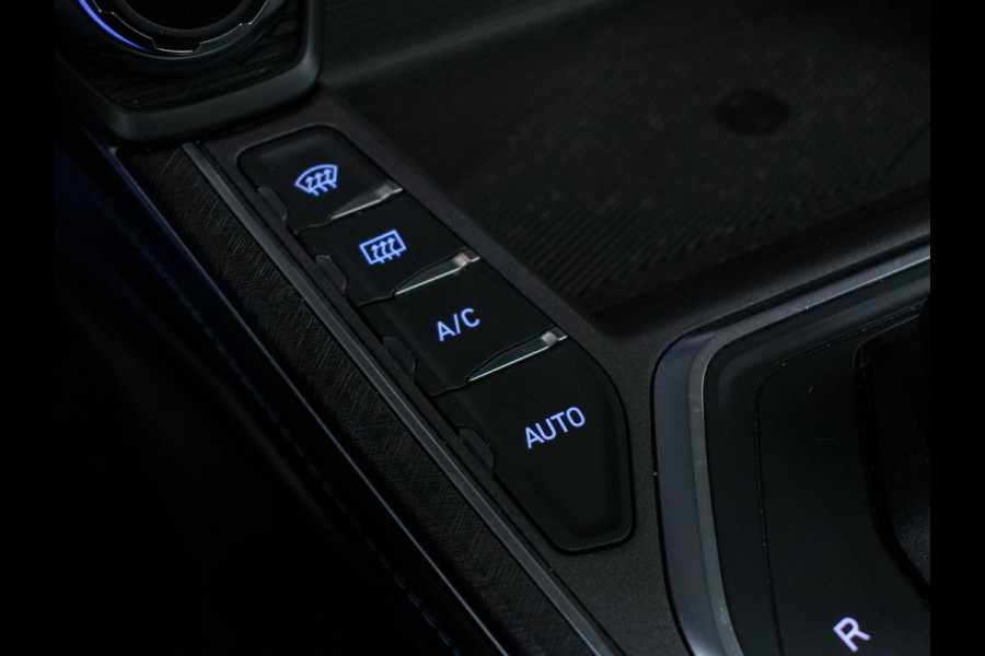 Lynk & Co 01 1.5 Sport (APPLE CARPLAY,SCHUIFDAK,CAMERA,360 VIEW,STOELVERWARMING,CLIMATE,CRUISE,LED,GETINT,SPORTSTOELEN,LM VELGEN)