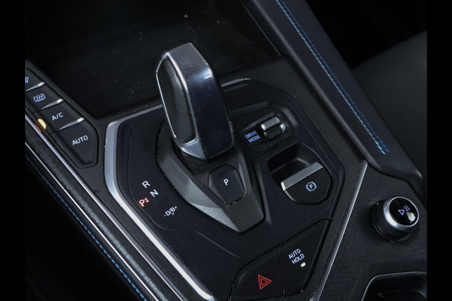 Lynk & Co 01 1.5 Sport (APPLE CARPLAY,SCHUIFDAK,CAMERA,360 VIEW,STOELVERWARMING,CLIMATE,CRUISE,LED,GETINT,SPORTSTOELEN,LM VELGEN)