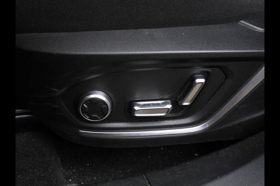 Lynk & Co 01 1.5 Sport (APPLE CARPLAY,SCHUIFDAK,CAMERA,360 VIEW,STOELVERWARMING,CLIMATE,CRUISE,LED,GETINT,SPORTSTOELEN,LM VELGEN)