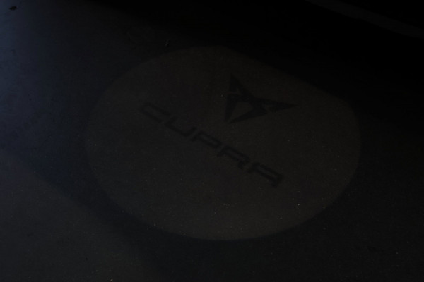 CUPRA Ateca 2.0 TSI 4DRIVE *Pano*Kuipstoelen*Trekhaak*360 Camera*Beats*