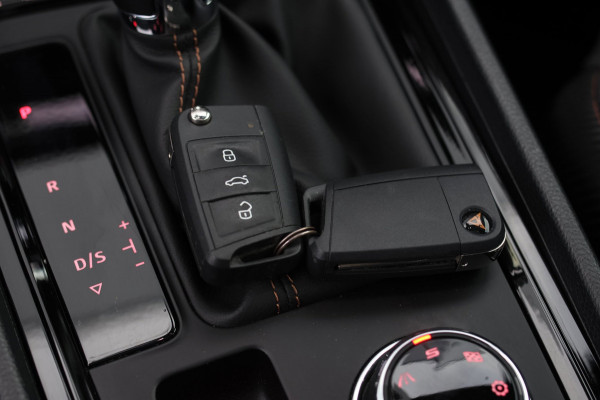 CUPRA Ateca 2.0 TSI 4DRIVE *Pano*Kuipstoelen*Trekhaak*360 Camera*Beats*