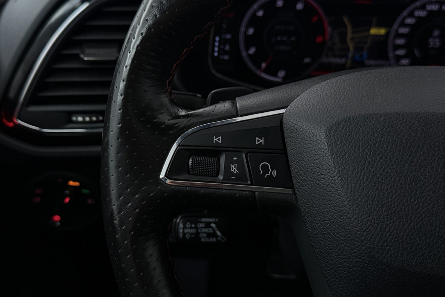 Seat Leon ST 1.5 TSI FR Ultimate Edition Black (PANORAMADAK, STOELVERWARMING, TREKHAAK AF, BEATS AUDIO, DIGITALE COCKPIT)
