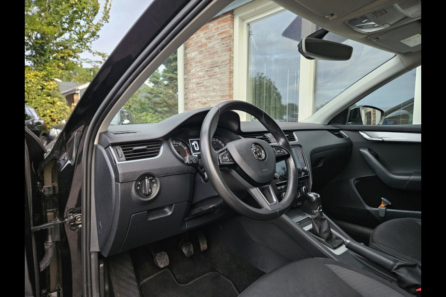 Škoda Octavia Combi 1.0 TSI Trekhaak! Carplay! Airco/Clima! Navigatie! Cruise Control! Nette Auto! Dealer Onderhouden!