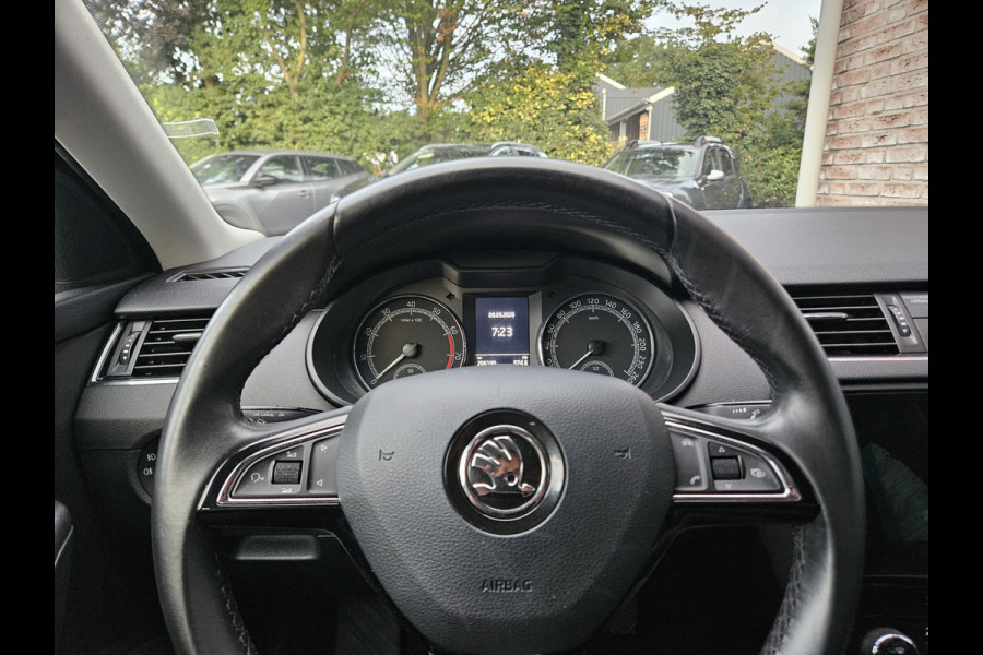 Škoda Octavia Combi 1.0 TSI Trekhaak! Carplay! Airco/Clima! Navigatie! Cruise Control! Nette Auto! Dealer Onderhouden!
