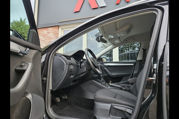 Škoda Octavia Combi 1.0 TSI Trekhaak! Carplay! Airco/Clima! Navigatie! Cruise Control! Nette Auto! Dealer Onderhouden!