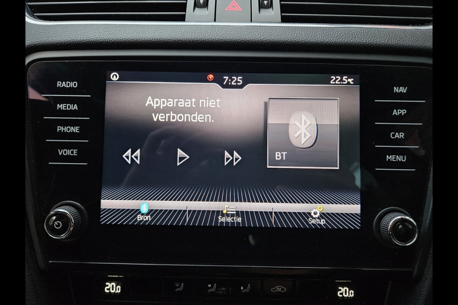 Škoda Octavia Combi 1.0 TSI Trekhaak! Carplay! Airco/Clima! Navigatie! Cruise Control! Nette Auto! Dealer Onderhouden!