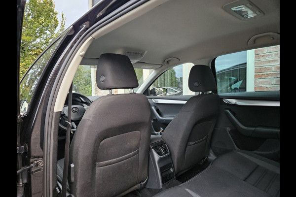 Škoda Octavia Combi 1.0 TSI Trekhaak! Carplay! Airco/Clima! Navigatie! Cruise Control! Nette Auto! Dealer Onderhouden!