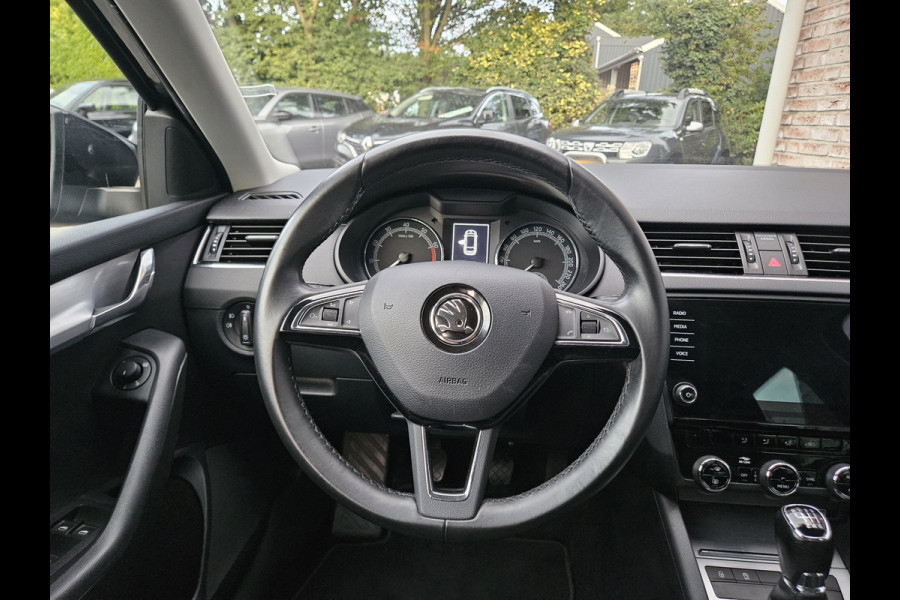 Škoda Octavia Combi 1.0 TSI Trekhaak! Carplay! Airco/Clima! Navigatie! Cruise Control! Nette Auto! Dealer Onderhouden!
