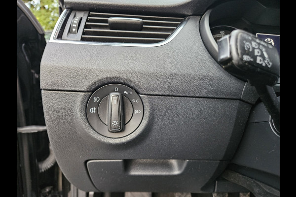 Škoda Octavia Combi 1.0 TSI Trekhaak! Carplay! Airco/Clima! Navigatie! Cruise Control! Nette Auto! Dealer Onderhouden!