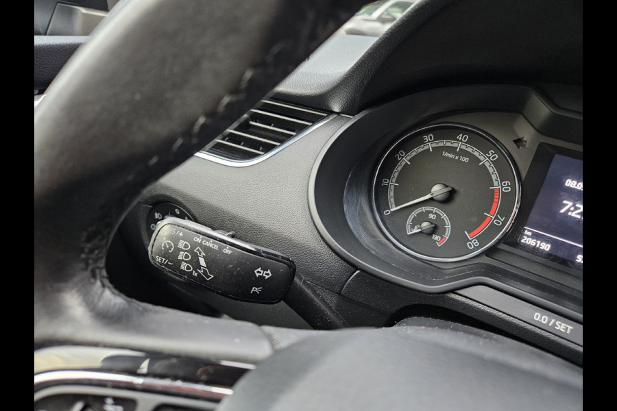 Škoda Octavia Combi 1.0 TSI Trekhaak! Carplay! Airco/Clima! Navigatie! Cruise Control! Nette Auto! Dealer Onderhouden!