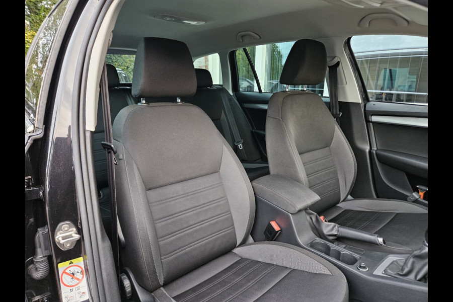 Škoda Octavia Combi 1.0 TSI Trekhaak! Carplay! Airco/Clima! Navigatie! Cruise Control! Nette Auto! Dealer Onderhouden!
