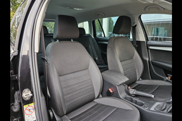 Škoda Octavia Combi 1.0 TSI Trekhaak! Carplay! Airco/Clima! Navigatie! Cruise Control! Nette Auto! Dealer Onderhouden!