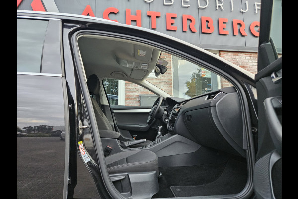 Škoda Octavia Combi 1.0 TSI Trekhaak! Carplay! Airco/Clima! Navigatie! Cruise Control! Nette Auto! Dealer Onderhouden!