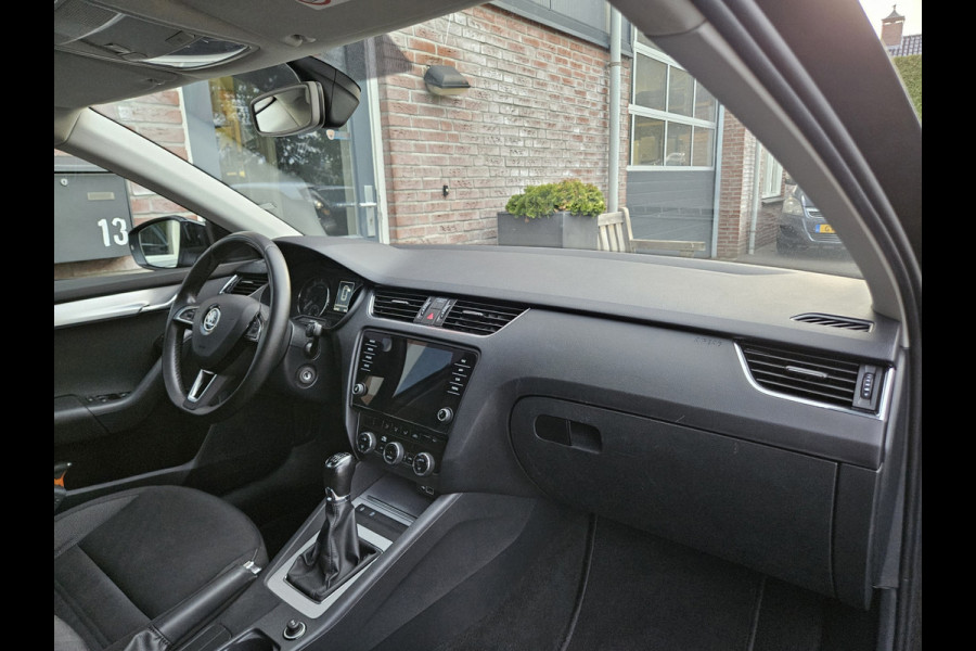 Škoda Octavia Combi 1.0 TSI Trekhaak! Carplay! Airco/Clima! Navigatie! Cruise Control! Nette Auto! Dealer Onderhouden!