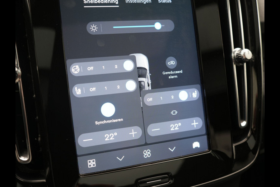 Volvo XC40 Recharge Ultimate 69 kWh 231pk Dealer O.H. | Panodak | Warmtepomp | 360 Camera | Adaptive Cruise | Harman / Kardon | Sportstoelen Memory & Verwarmd | Blis | Keyless | Pilot Assist | Apple Carplay | Stuur Verwarmd | Google Assistent &  | 20"L.M |