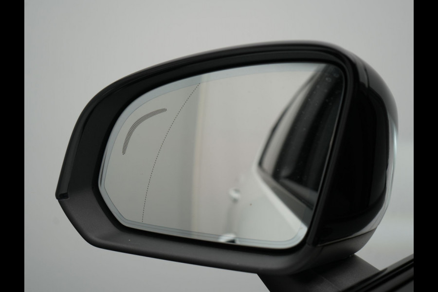 Volvo XC40 Recharge Ultimate 69 kWh 231pk Dealer O.H. | Panodak | Warmtepomp | 360 Camera | Adaptive Cruise | Harman / Kardon | Sportstoelen Memory & Verwarmd | Blis | Keyless | Pilot Assist | Apple Carplay | Stuur Verwarmd | Google Assistent &  | 20"L.M |