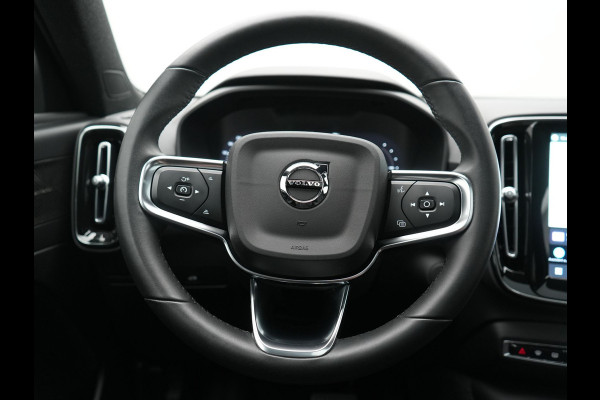 Volvo XC40 Recharge Ultimate 69 kWh 231pk Dealer O.H. | Panodak | Warmtepomp | 360 Camera | Adaptive Cruise | Harman / Kardon | Sportstoelen Memory & Verwarmd | Blis | Keyless | Pilot Assist | Apple Carplay | Stuur Verwarmd | Google Assistent &  | 20"L.M |