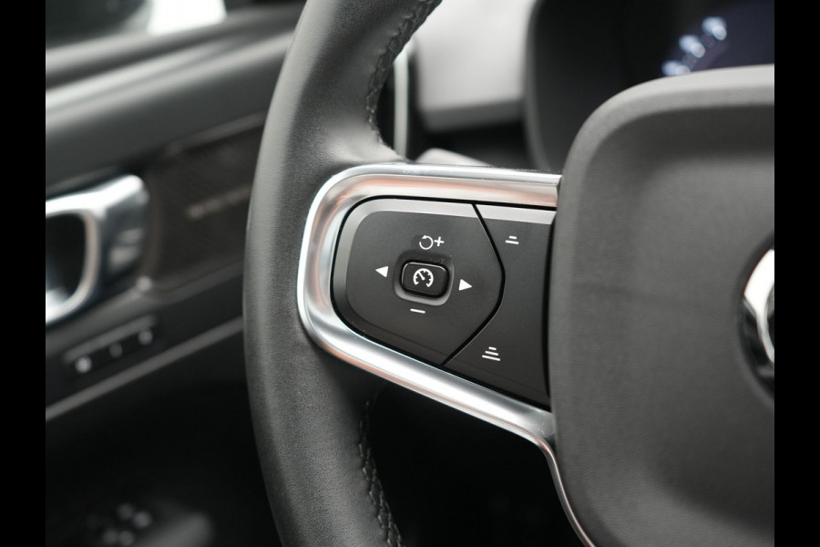 Volvo XC40 Recharge Ultimate 69 kWh 231pk Dealer O.H. | Panodak | Warmtepomp | 360 Camera | Adaptive Cruise | Harman / Kardon | Sportstoelen Memory & Verwarmd | Blis | Keyless | Pilot Assist | Apple Carplay | Stuur Verwarmd | Google Assistent &  | 20"L.M |