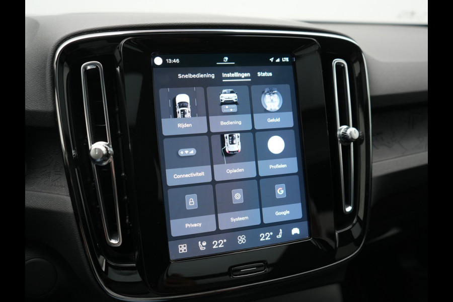 Volvo XC40 Recharge Ultimate 69 kWh 231pk Dealer O.H. | Panodak | Warmtepomp | 360 Camera | Adaptive Cruise | Harman / Kardon | Sportstoelen Memory & Verwarmd | Blis | Keyless | Pilot Assist | Apple Carplay | Stuur Verwarmd | Google Assistent &  | 20"L.M |