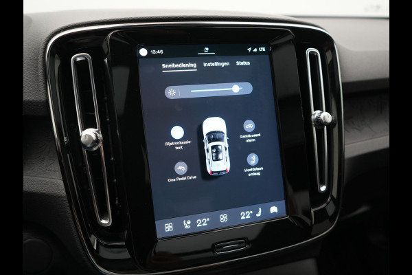 Volvo XC40 Recharge Ultimate 69 kWh 231pk Dealer O.H. | Panodak | Warmtepomp | 360 Camera | Adaptive Cruise | Harman / Kardon | Sportstoelen Memory & Verwarmd | Blis | Keyless | Pilot Assist | Apple Carplay | Stuur Verwarmd | Google Assistent &  | 20"L.M |