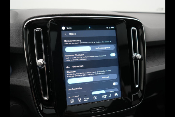 Volvo XC40 Recharge Ultimate 69 kWh 231pk Dealer O.H. | Panodak | Warmtepomp | 360 Camera | Adaptive Cruise | Harman / Kardon | Sportstoelen Memory & Verwarmd | Blis | Keyless | Pilot Assist | Apple Carplay | Stuur Verwarmd | Google Assistent &  | 20"L.M |