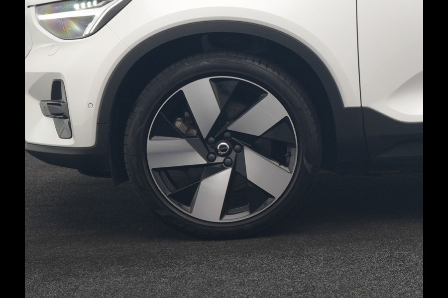 Volvo XC40 Recharge Ultimate 69 kWh 231pk Dealer O.H. | Panodak | Warmtepomp | 360 Camera | Adaptive Cruise | Harman / Kardon | Sportstoelen Memory & Verwarmd | Blis | Keyless | Pilot Assist | Apple Carplay | Stuur Verwarmd | Google Assistent &  | 20"L.M |