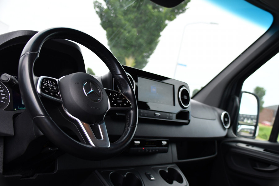 Mercedes-Benz Sprinter 519 V6 3.0 CDI L4H2 PB Edition N1, 360 Camera, Cruise, Carplay, 10,5'' Mbux, Automaat, Sensoren, 190pk, Elektrische deur, Stoelverwarming, Geveerde stoel, Uniek! 319