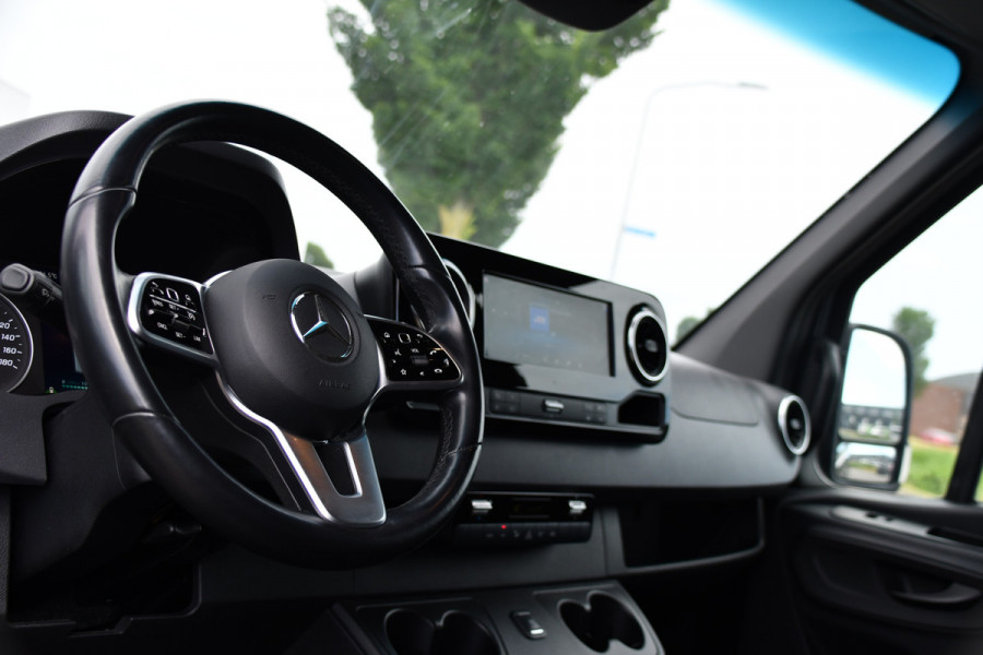 Mercedes-Benz Sprinter 519 V6 3.0 CDI L4H2 PB Edition N1, 360 Camera, Cruise, Carplay, 10,5'' Mbux, Automaat, Sensoren, 190pk, Elektrische deur, Stoelverwarming, Geveerde stoel, Uniek! 319