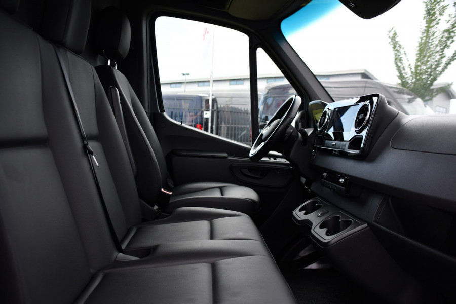 Mercedes-Benz Sprinter 519 V6 3.0 CDI L4H2 PB Edition N1, 360 Camera, Cruise, Carplay, 10,5'' Mbux, Automaat, Sensoren, 190pk, Elektrische deur, Stoelverwarming, Geveerde stoel, Uniek! 319