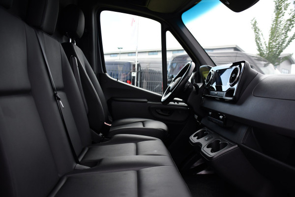 Mercedes-Benz Sprinter 519 V6 3.0 CDI L4H2 PB Edition N1, 360 Camera, Cruise, Carplay, 10,5'' Mbux, Automaat, Sensoren, 190pk, Elektrische deur, Stoelverwarming, Geveerde stoel, Uniek! 319