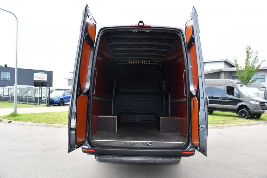 Mercedes-Benz Sprinter 519 V6 3.0 CDI L4H2 PB Edition N1, 360 Camera, Cruise, Carplay, 10,5'' Mbux, Automaat, Sensoren, 190pk, Elektrische deur, Stoelverwarming, Geveerde stoel, Uniek! 319