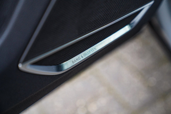 Audi RSQ3 Sportback TFSI RS | Schuifdak | RS Zetels | Bang&Olufsen 3D Premium | Adaptieve Cruise | Sport uitlaat | NardoGrey |