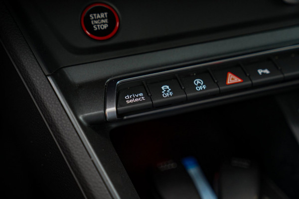 Audi RSQ3 Sportback TFSI RS | Schuifdak | RS Zetels | Bang&Olufsen 3D Premium | Adaptieve Cruise | Sport uitlaat | NardoGrey |