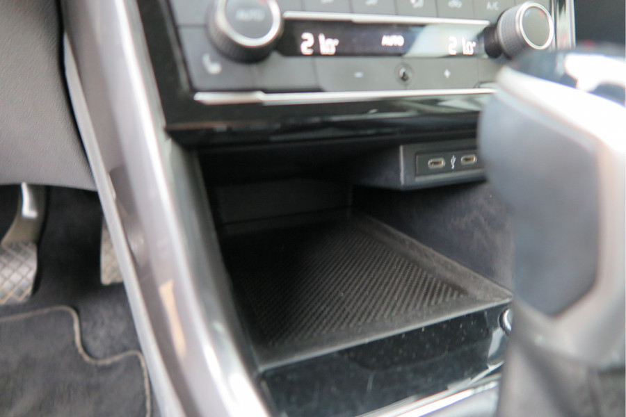 Volkswagen T-Cross 1.0 TSI 110pk DSG Style, Led, Virtual Cockpit, Navigatie, Stoelverwarming, DAB+ ,Carplay ,etc .